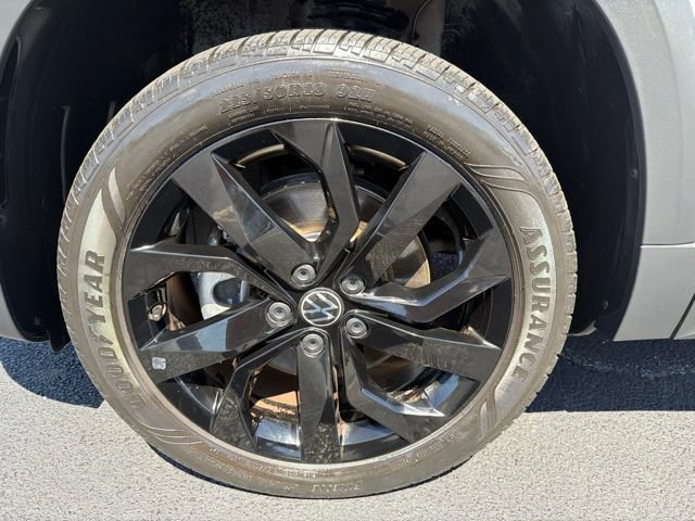 Used 2023 Volkswagen Taos SE w/ Black Wheel Package FWD image 28