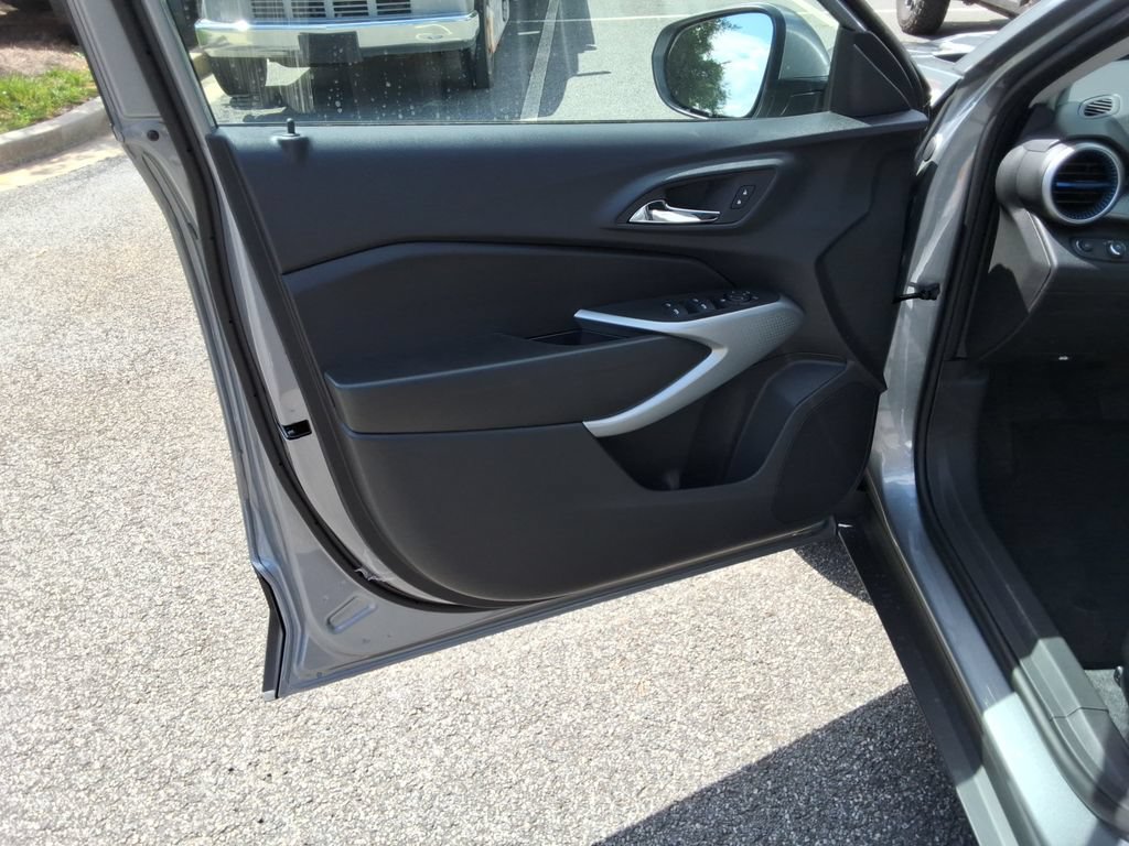 New 2026 Chevrolet Trax LS w/ LS Convenience Package FWD image 19