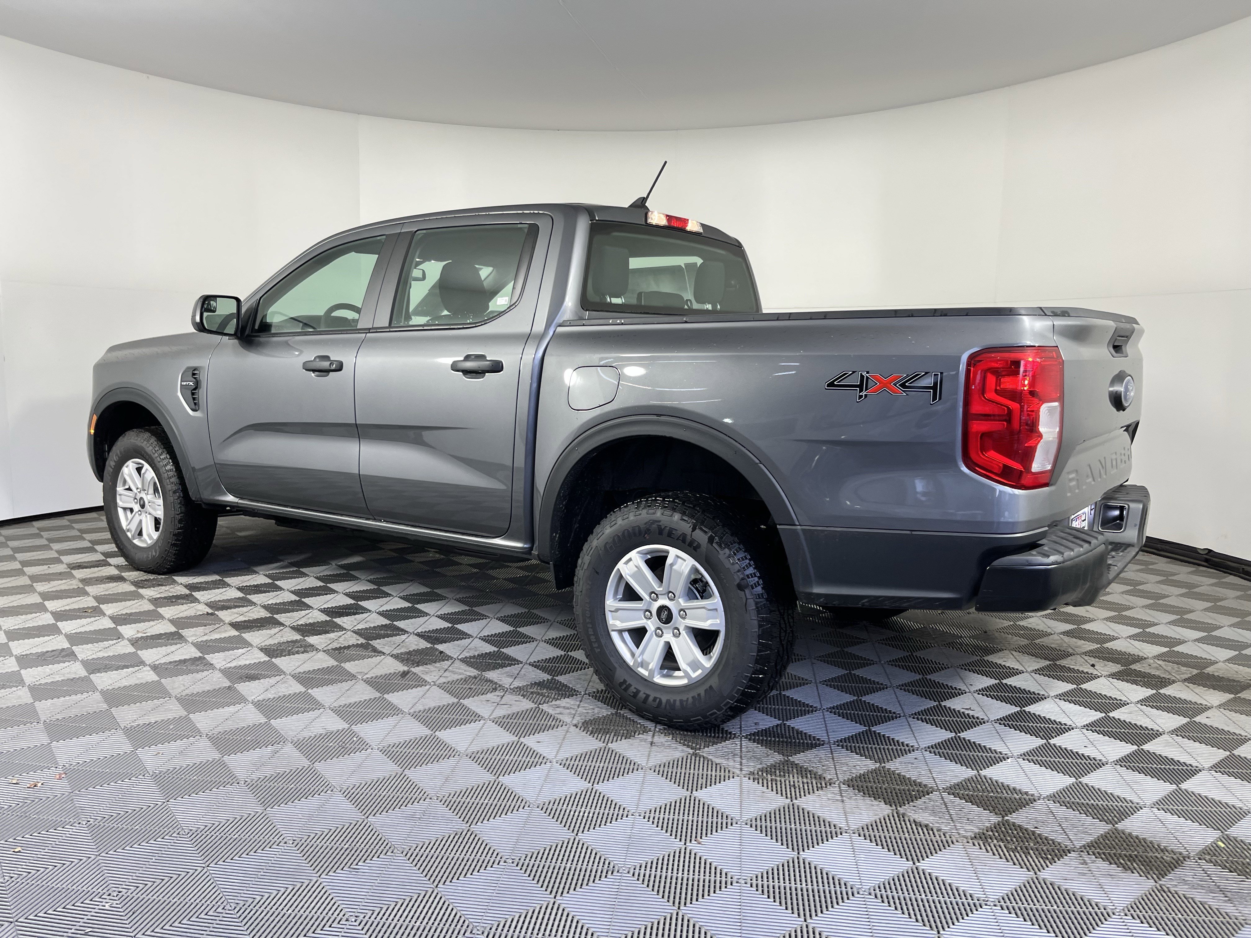 Used 2024 Ford Ranger XL image 3