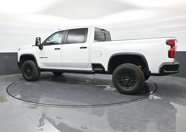 Used 2024 Chevrolet Silverado 2500 ZR2 w/ Technology Package AWD/4WD image 4