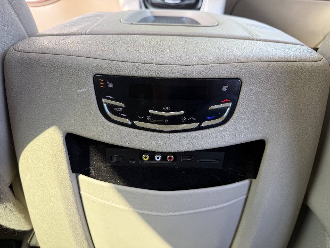 Used 2015 Cadillac Escalade Premium AWD/4WD image 27