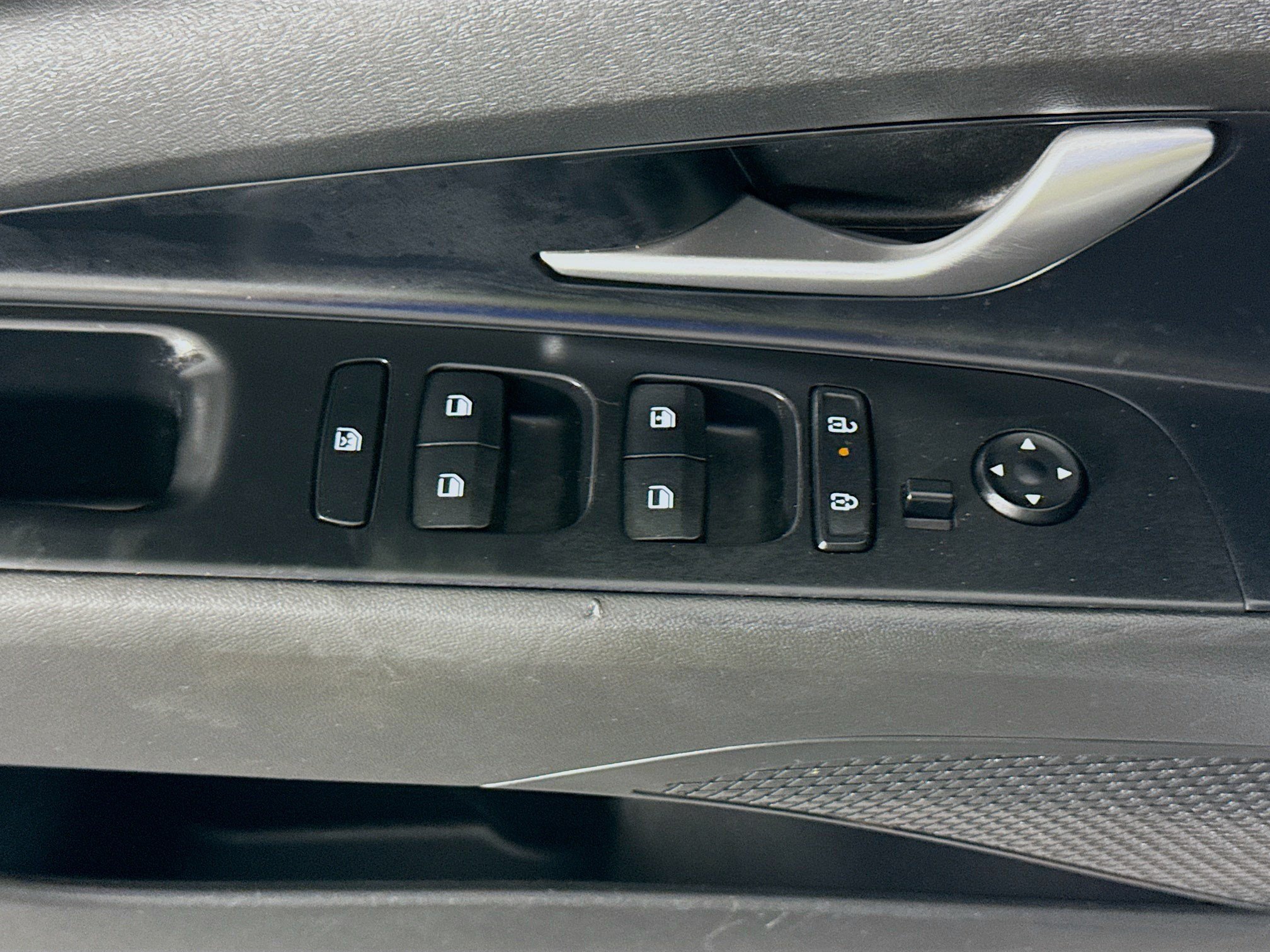 Used 2025 Hyundai Elantra SE FWD image 23