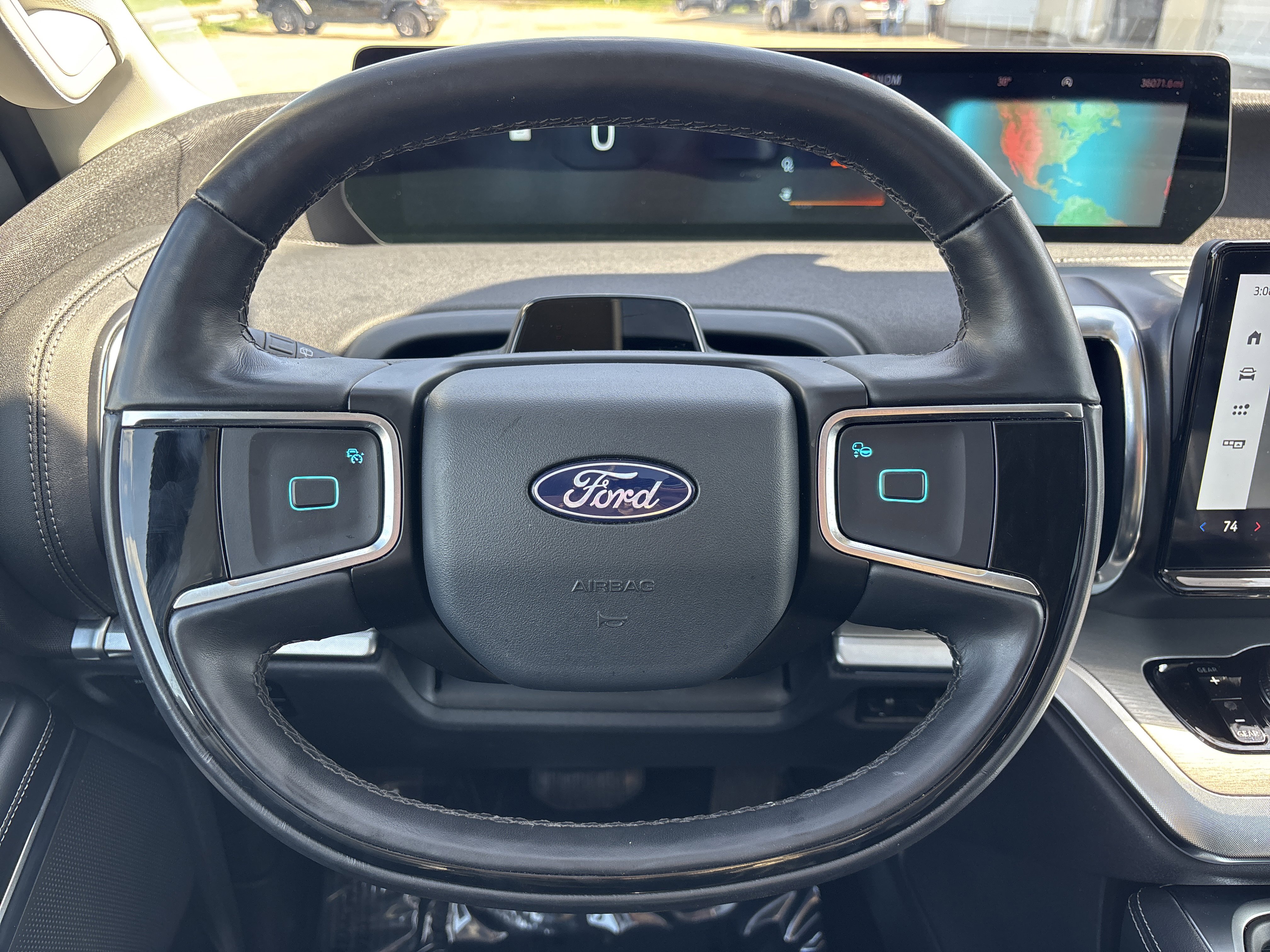 Used 2025 Ford Expedition Platinum AWD/4WD image 24