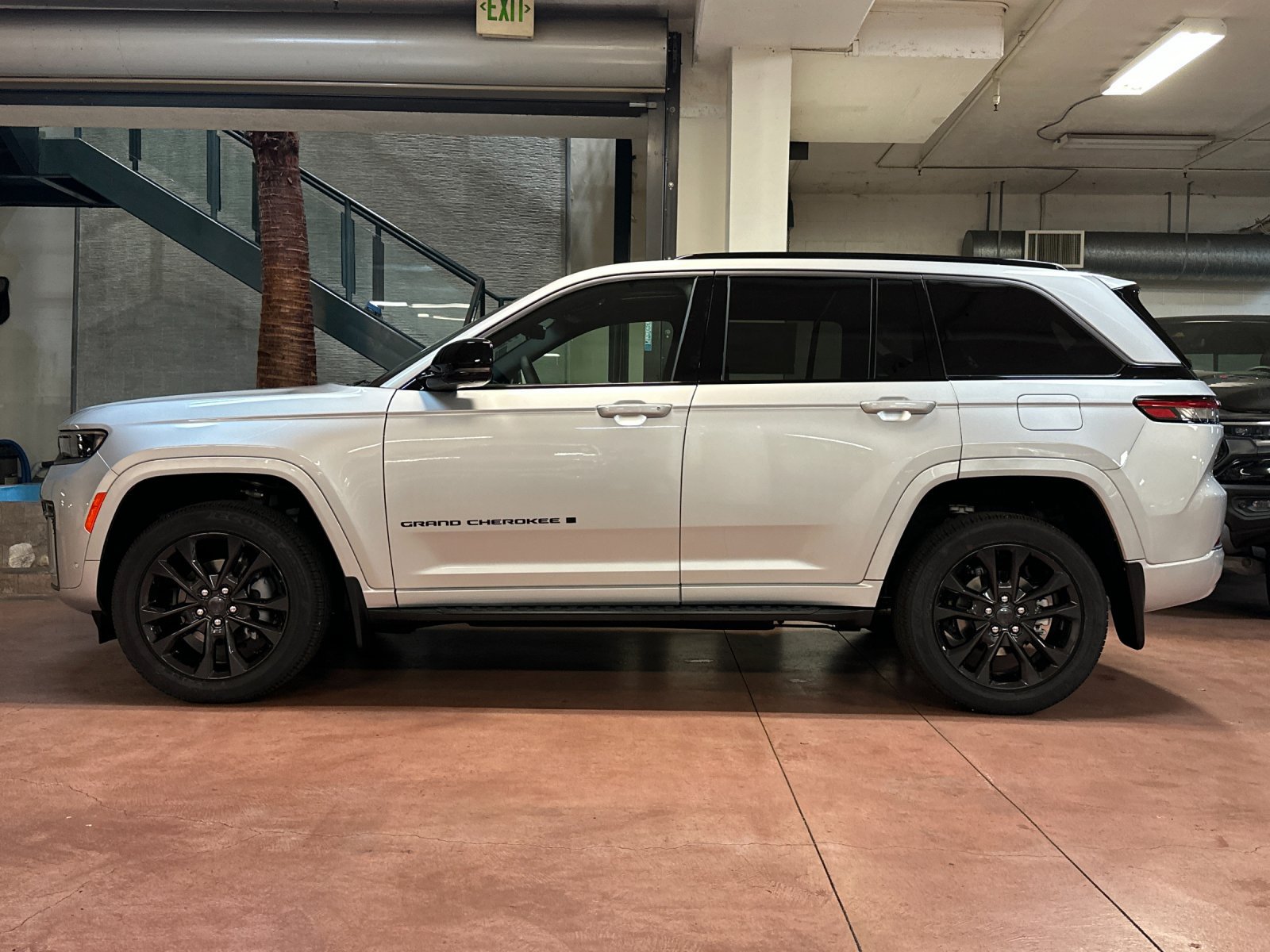 New 2026 Jeep Grand Cherokee Limited AWD/4WD image 2