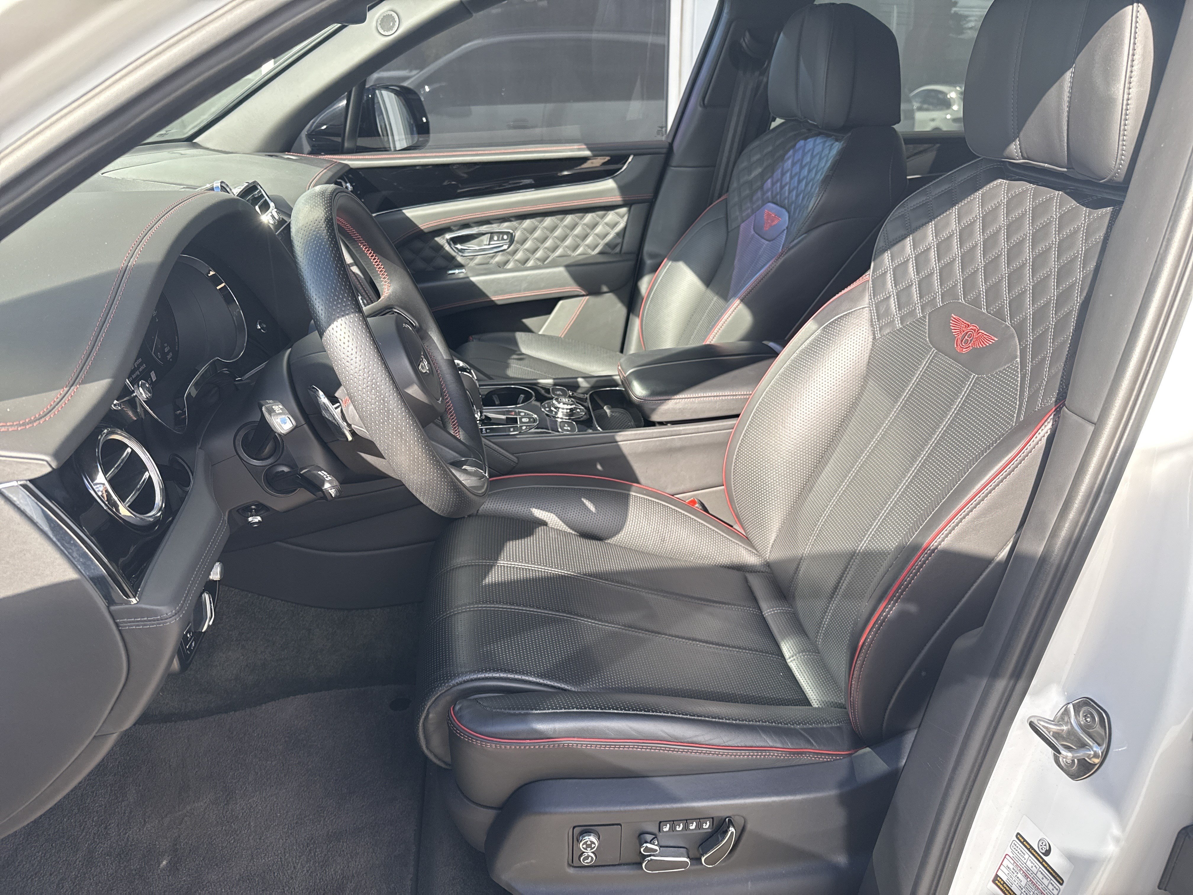 Used 2022 Bentley Bentayga AWD/4WD image 17