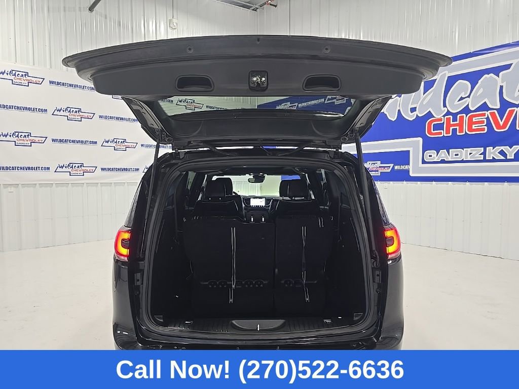 Used 2025 Chrysler Pacifica Limited image 19