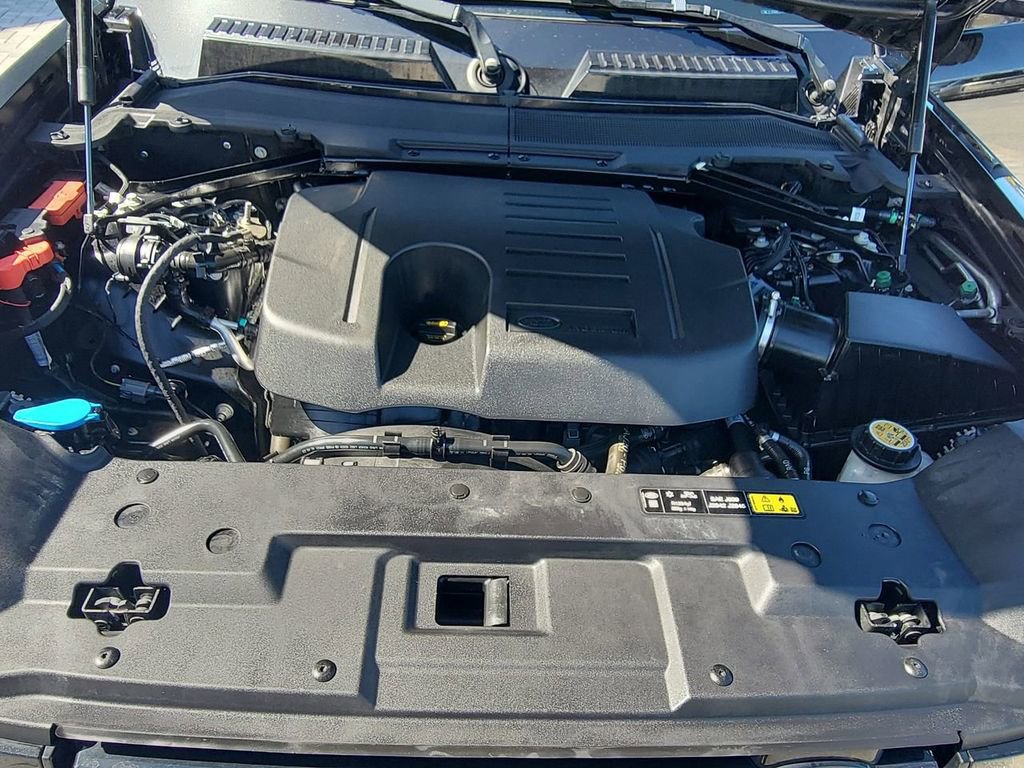 Certified 2024 Land Rover Defender 110 X-Dynamic SE image 29