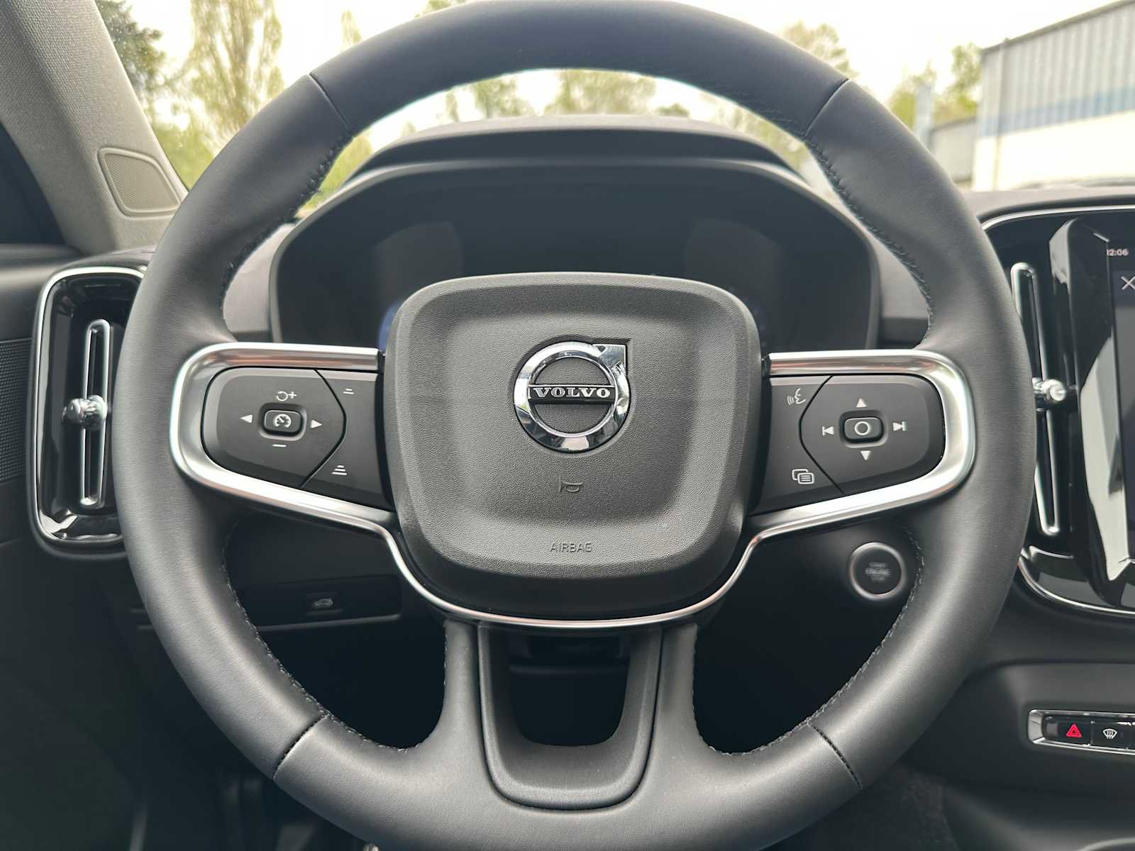 Used 2025 Volvo XC40 B5 Core w/ Protection Package Premier AWD/4WD image 24