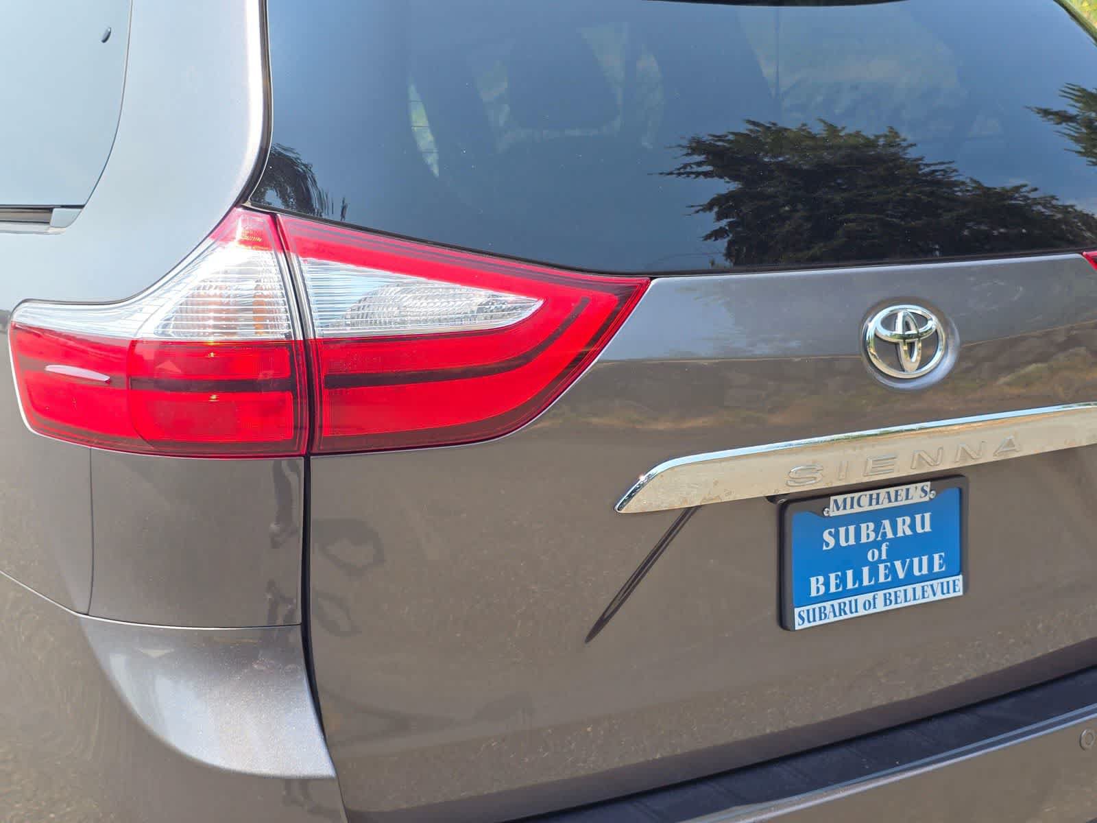 Used 2017 Toyota Sienna Limited AWD/4WD image 7