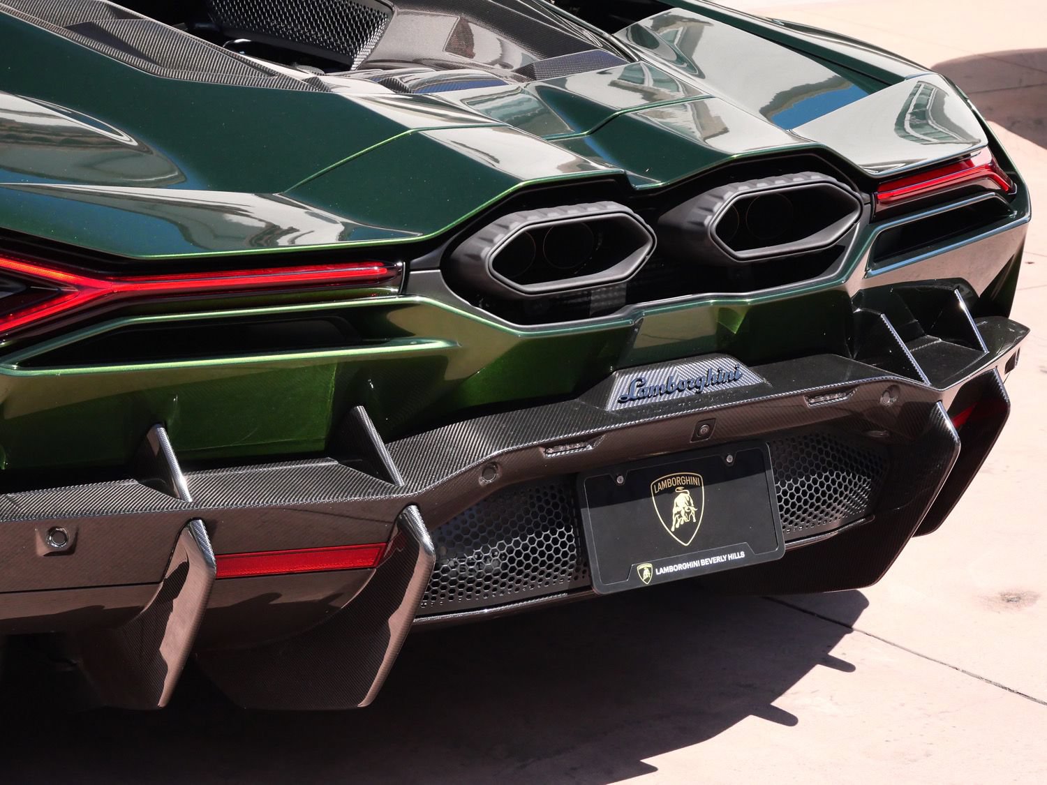 Used 2025 Lamborghini Revuelto AWD/4WD image 21