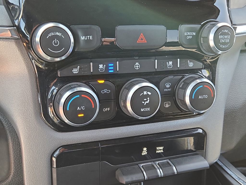 Used 2024 RAM 1500 Laramie RWD image 30