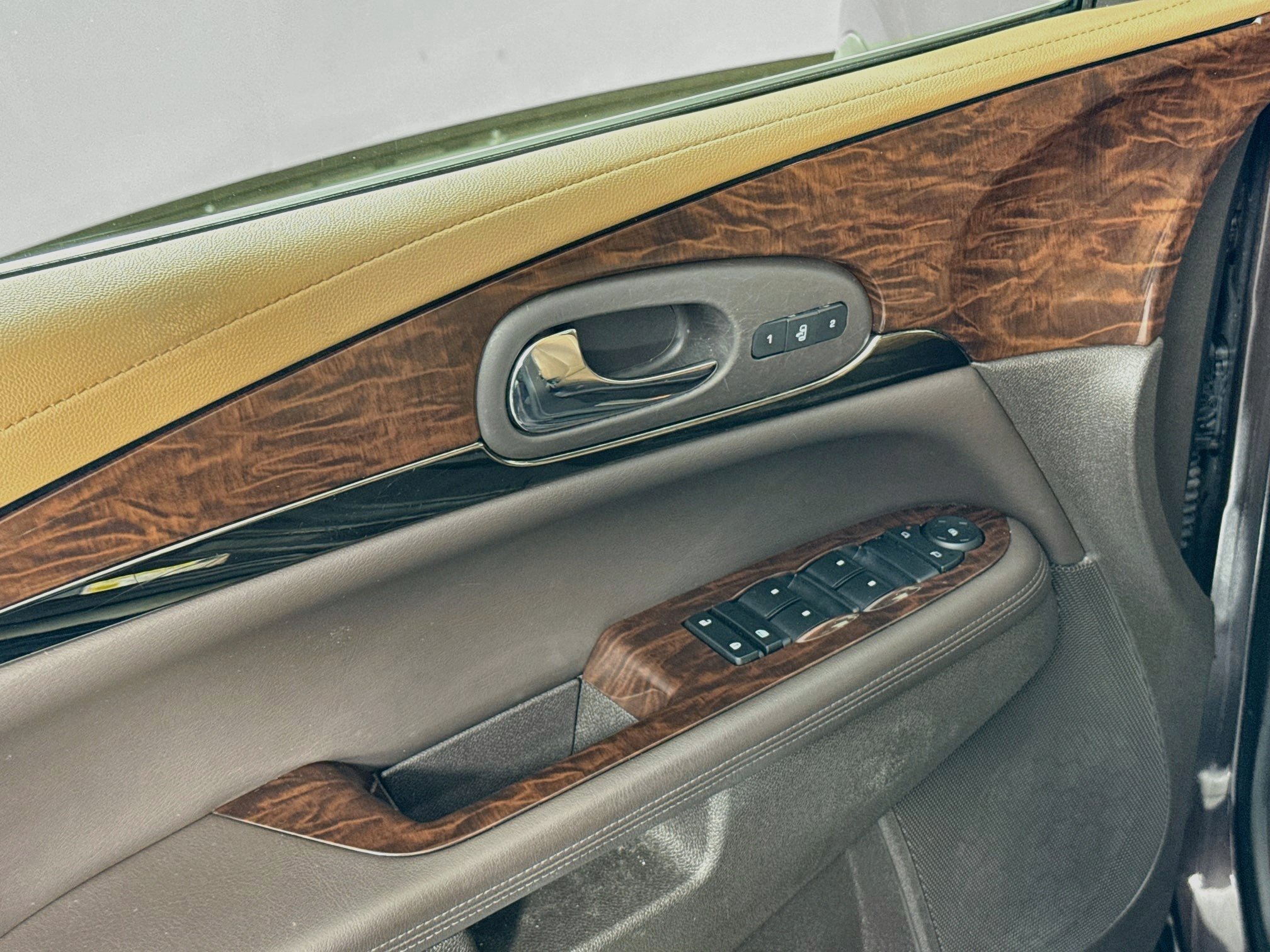 Used 2016 Buick Enclave Leather FWD image 18