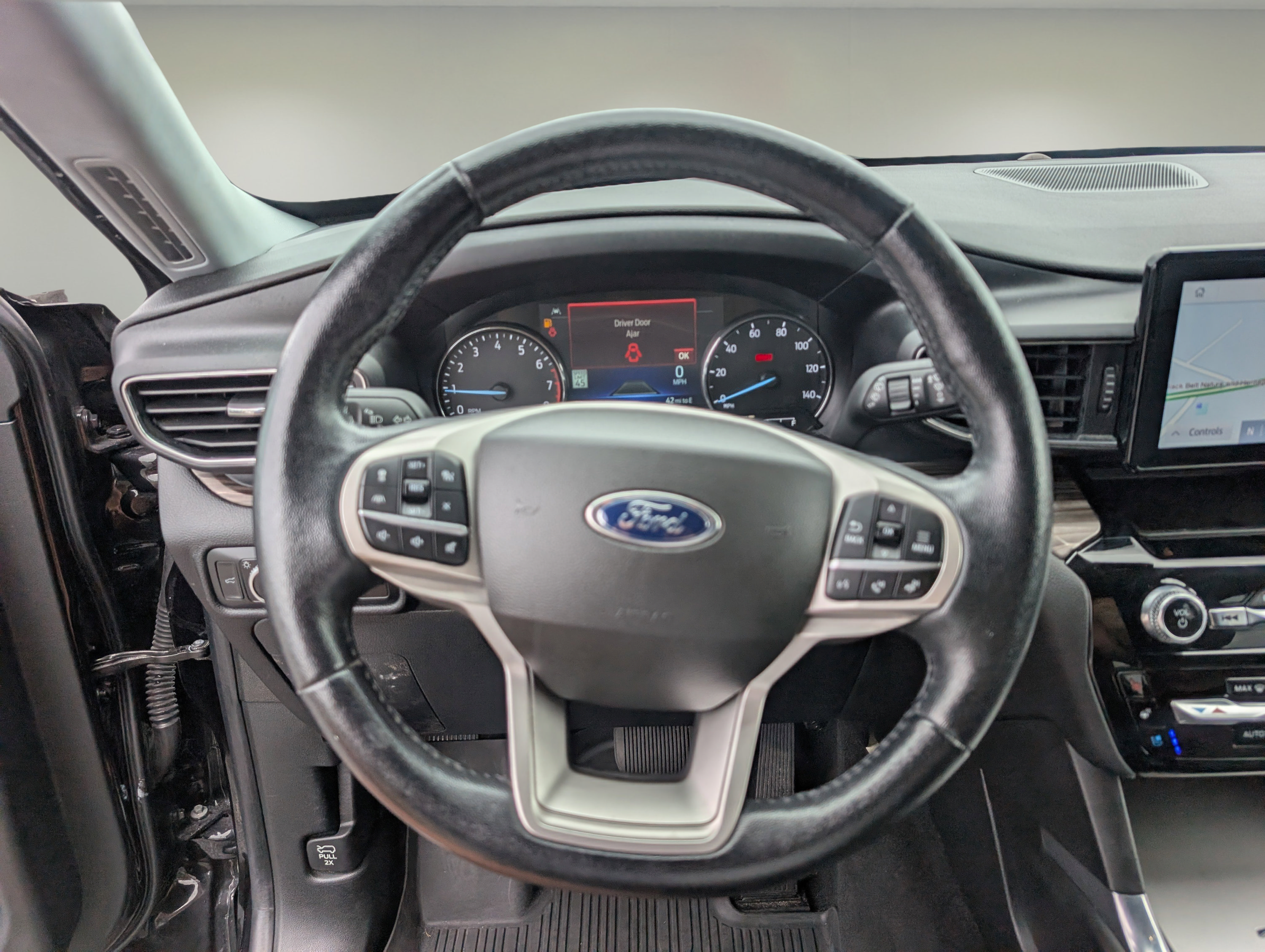 Used 2022 Ford Explorer Limited w/ Equipment Group 301A RWD image 16