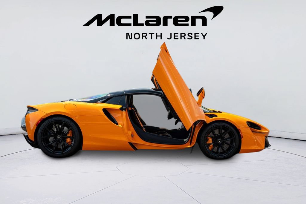 Used 2025 McLaren Artura Spider RWD image 18