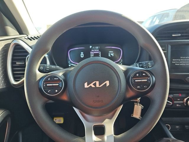 Used 2025 Kia Soul LX w/ LX Technology Package FWD image 12