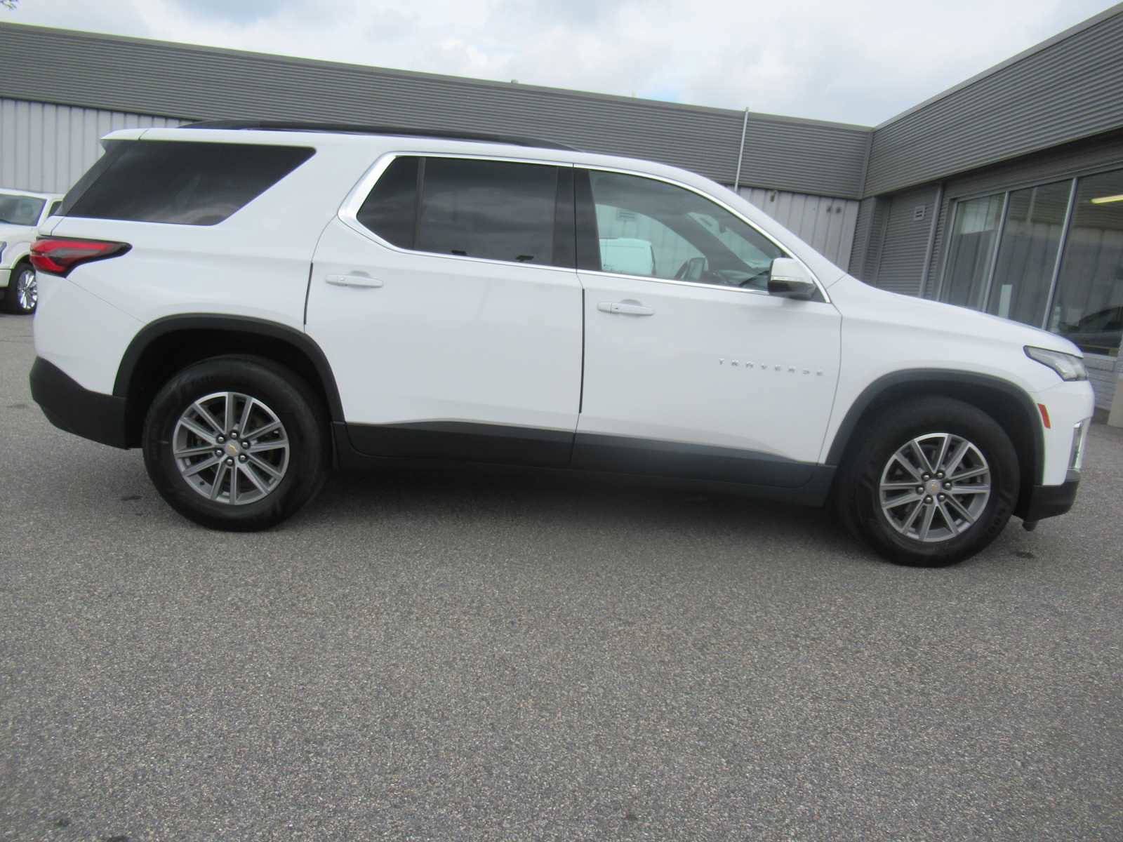 Used 2022 Chevrolet Traverse LT w/ LPO, Floor Liner Package AWD/4WD image 4