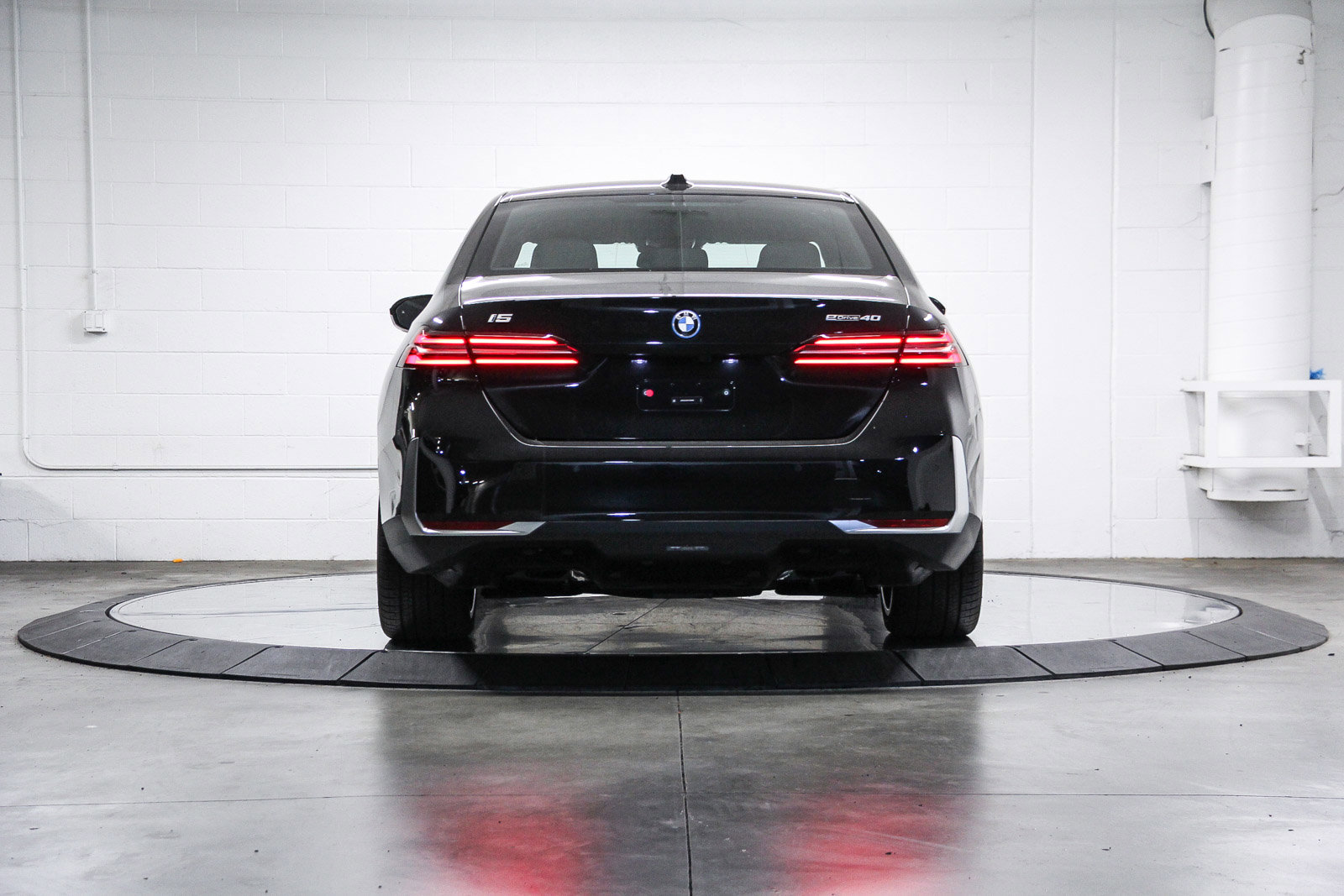 New 2026 BMW i5 eDrive40 w/ Convenience Package image 5