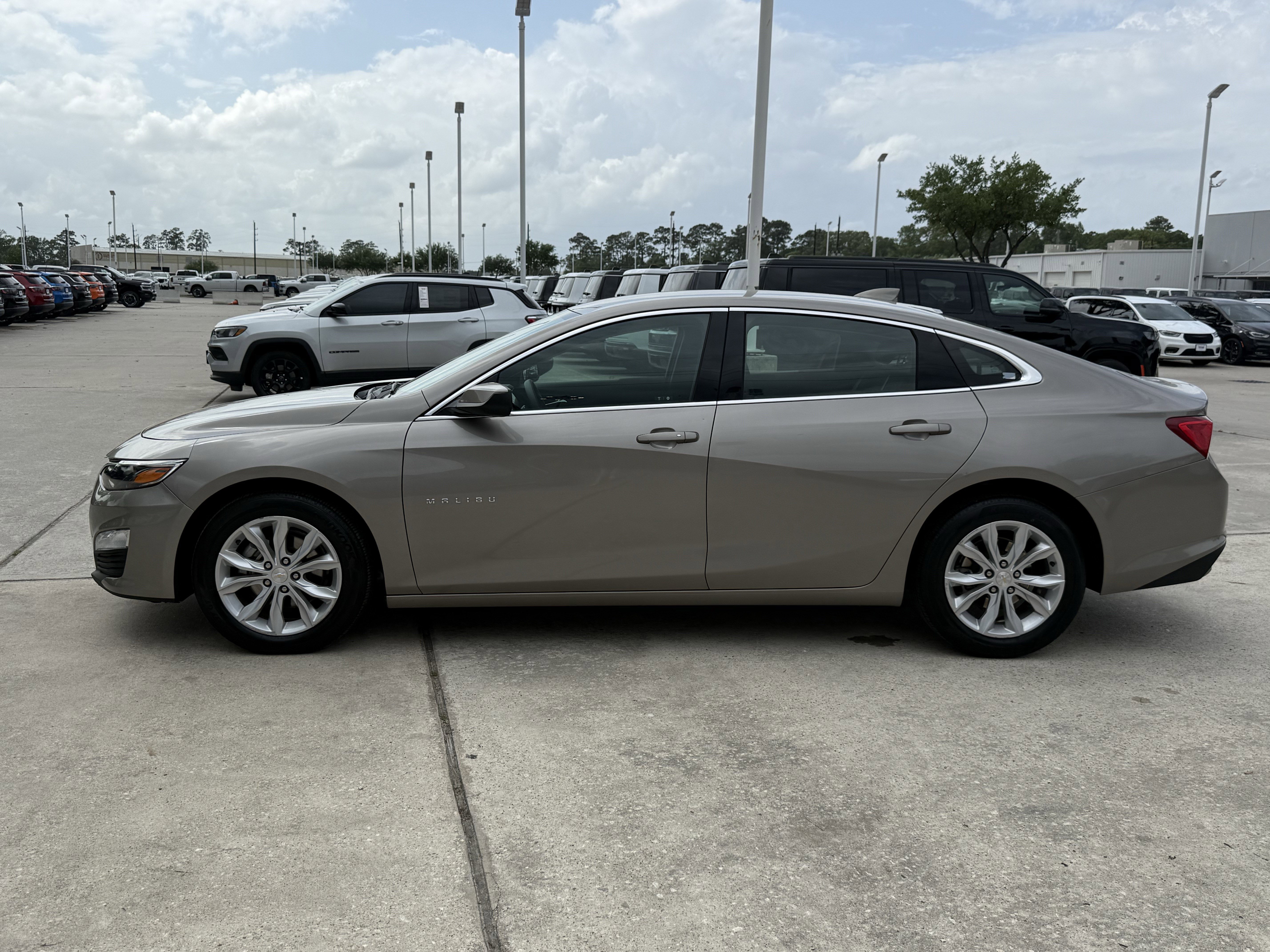 Used 2024 Chevrolet Malibu LT FWD image 8