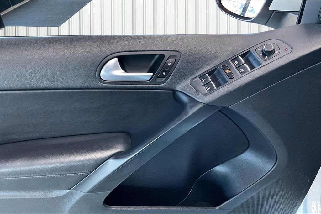 Used 2017 Volkswagen Tiguan Wolfsburg Edition image 20