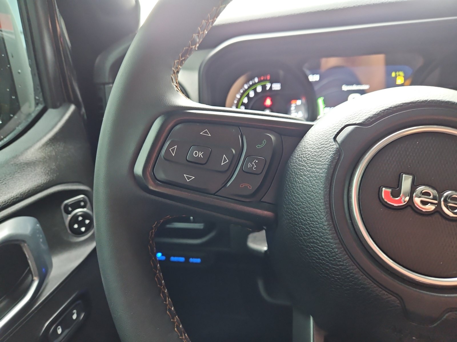 Used 2024 Jeep Wrangler Unlimited AWD/4WD image 24