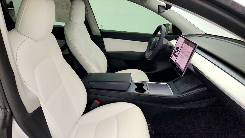 Used 2021 Tesla Model Y Long Range AWD/4WD image 29
