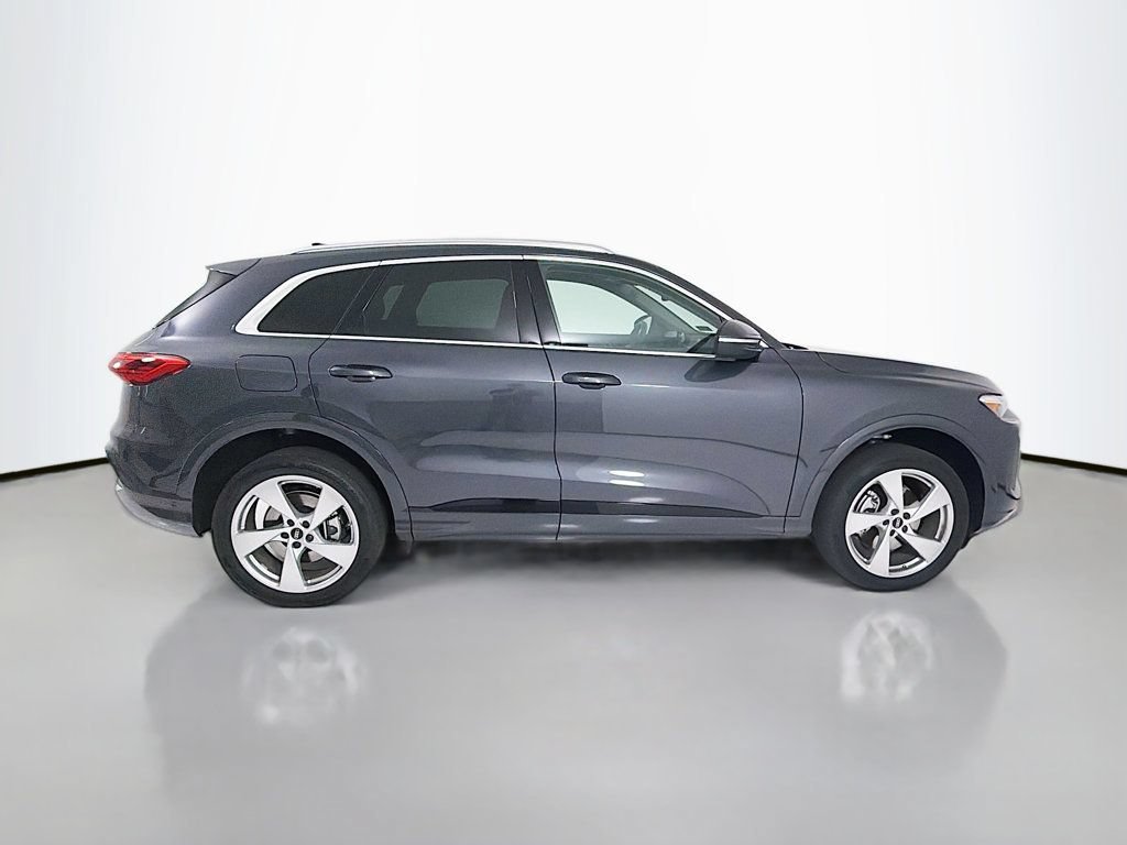 Certified 2025 Audi Q5 Premium Plus w/ Premium Plus AWD/4WD image 8