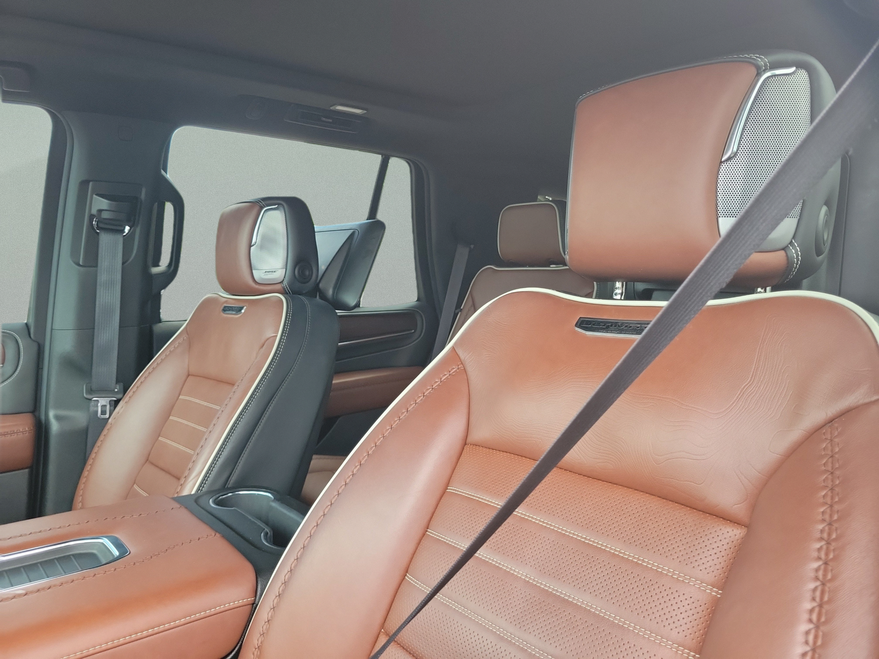Used 2024 GMC Yukon Denali Ultimate AWD/4WD image 28