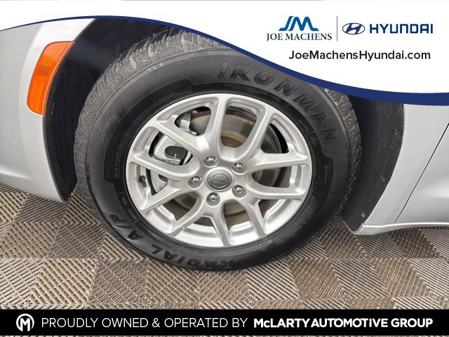 Used 2024 Chrysler Pacifica Touring-L image 32