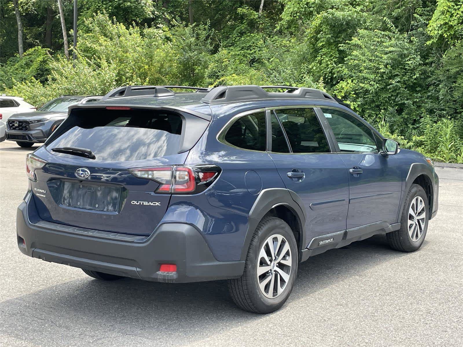 Certified 2025 Subaru Outback Premium AWD/4WD image 5
