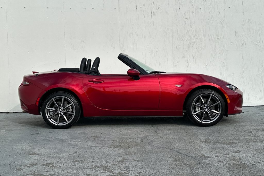 Used 2022 MAZDA MX-5 Miata Grand Touring w/ Weather Package RWD image 2