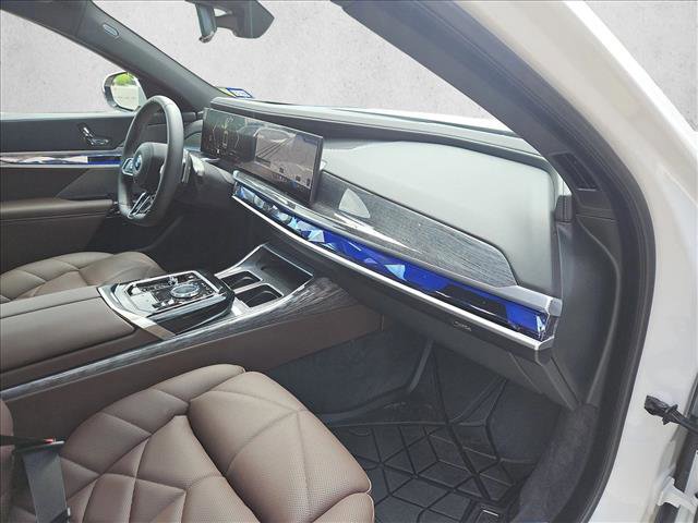 Used 2025 BMW 740i xDrive AWD/4WD image 21