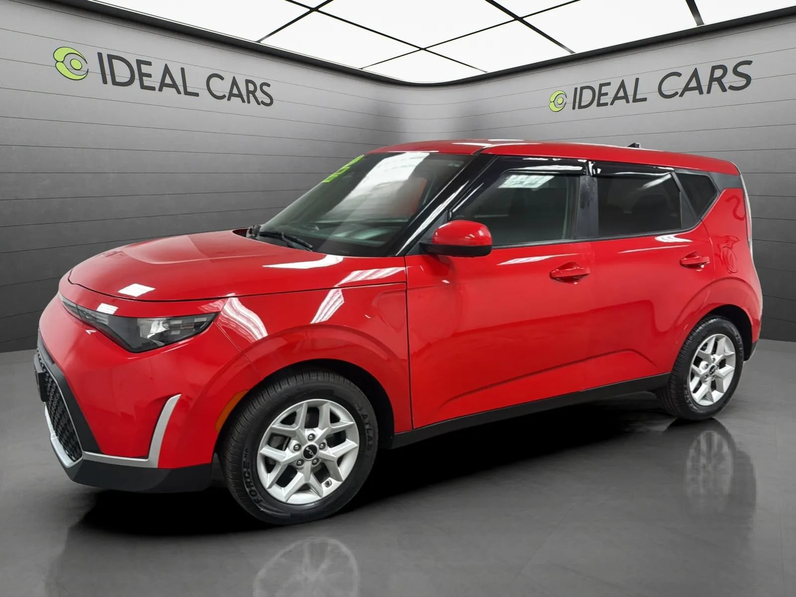 Used 2023 Kia Soul LX w/ Option Group 015 FWD image 1