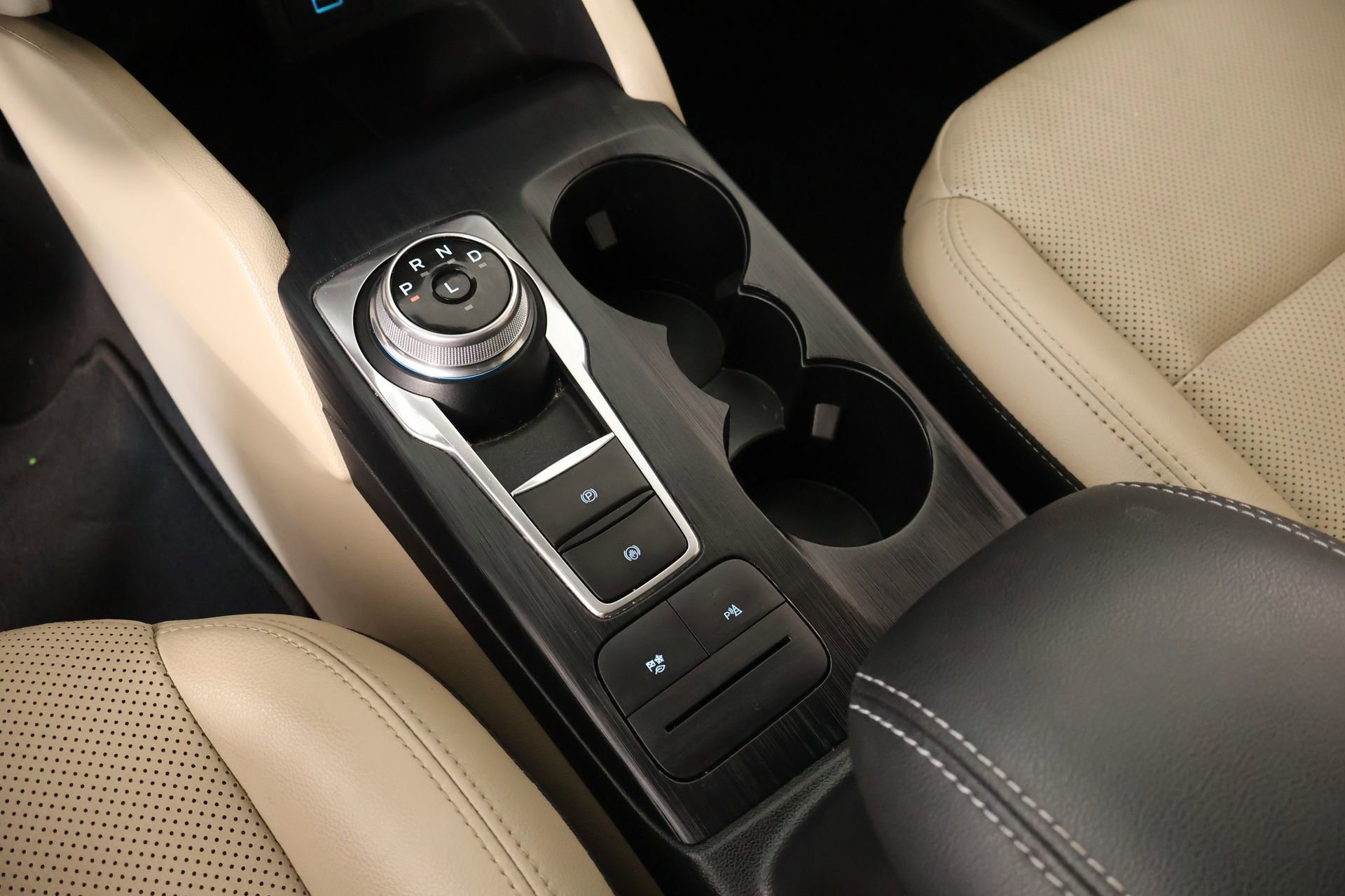 Used 2022 Ford Escape Titanium AWD/4WD image 9