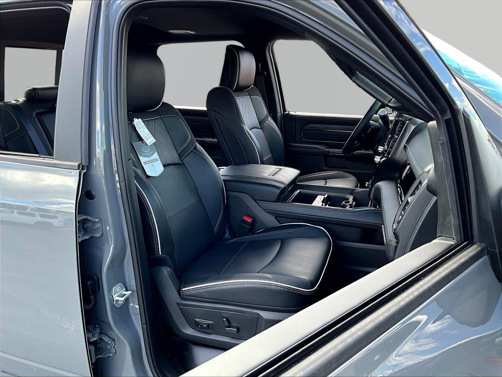 New 2026 RAM 3500 Limited AWD/4WD image 18