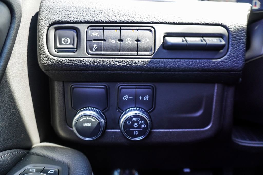 Used 2021 GMC Yukon Denali w/ Denali Premium Package image 21