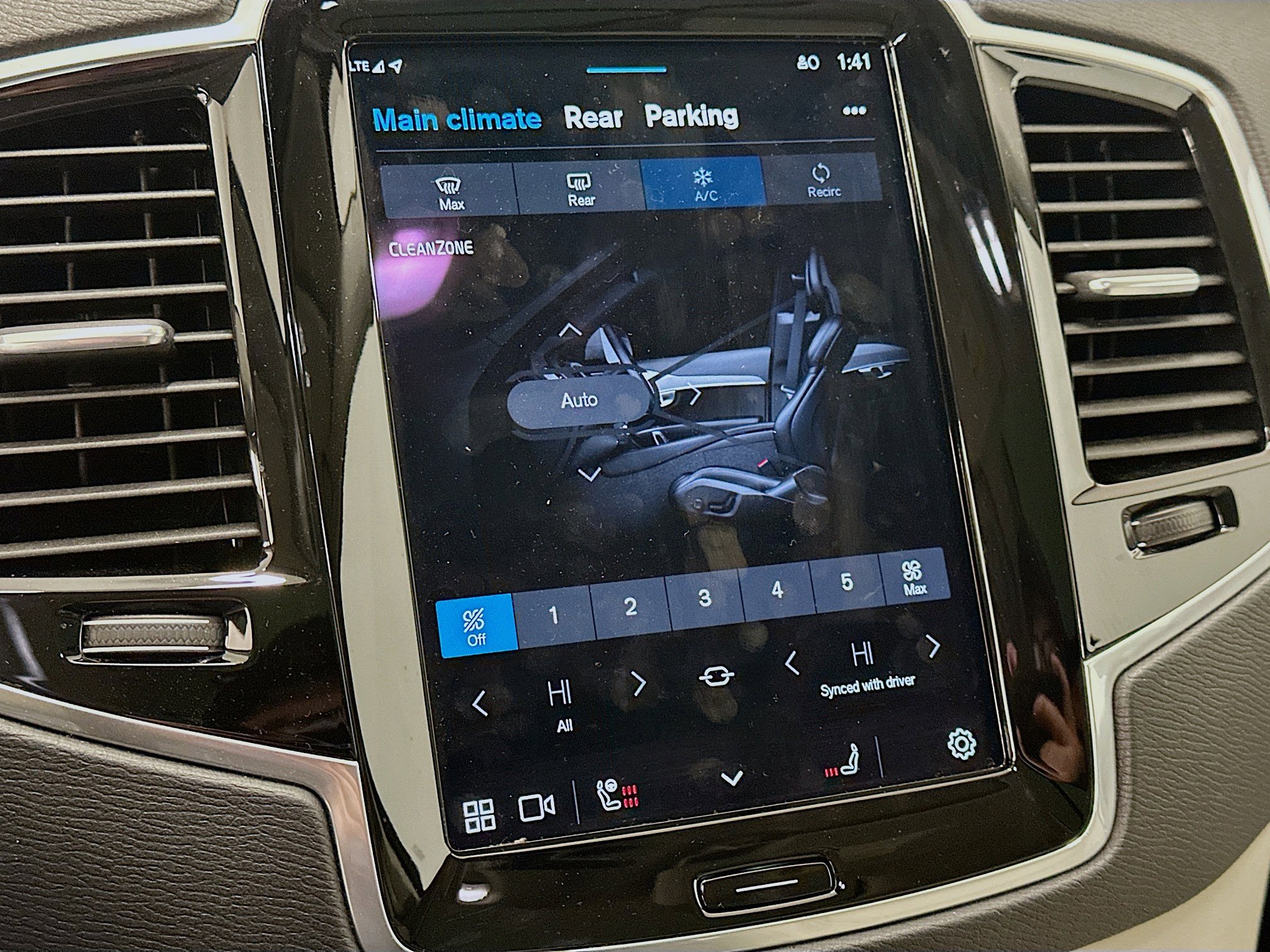 Used 2024 Volvo XC90 B6 Plus w/ Protection Package Premier image 24