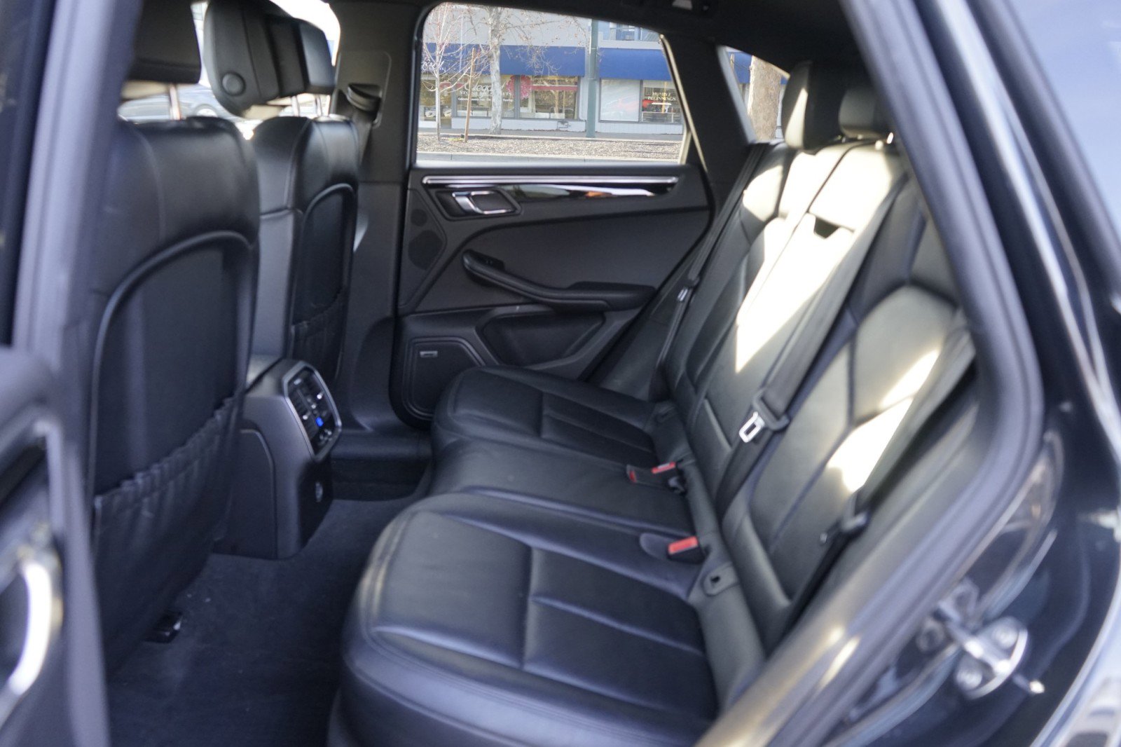 Used 2017 Porsche Macan S image 23