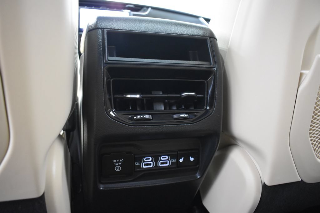 Used 2024 Jeep Grand Cherokee Limited RWD image 37