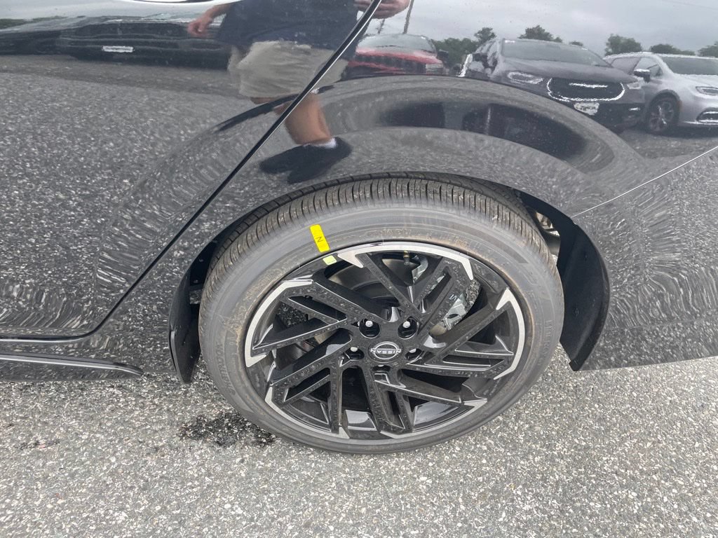 New 2026 Nissan Sentra SR w/ Floor Mat Package FWD image 7