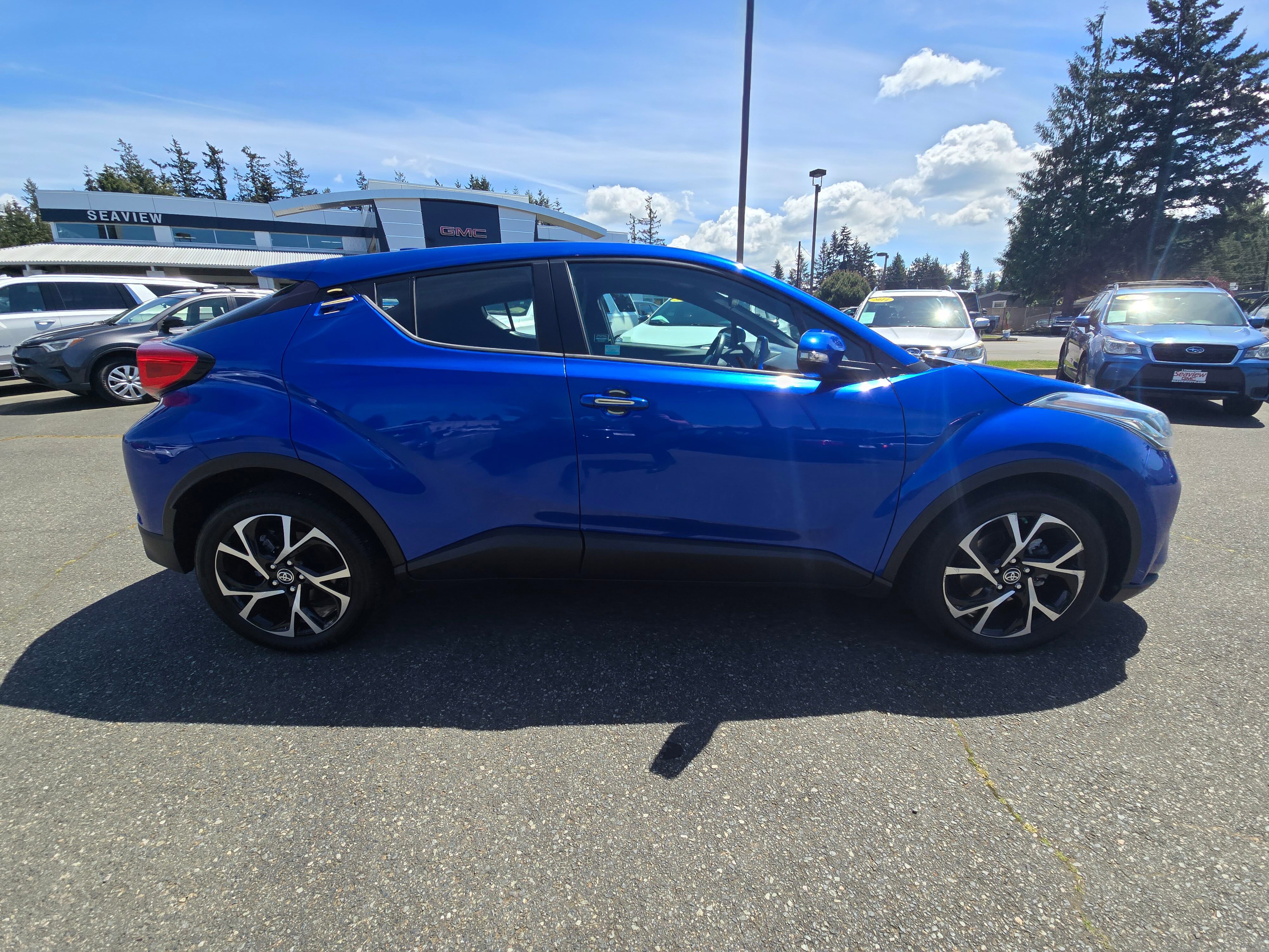 Used 2021 Toyota C-HR XLE FWD image 2