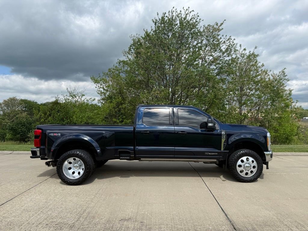 Used 2023 Ford F350 Lariat w/ Lariat Ultimate Package AWD/4WD image 2