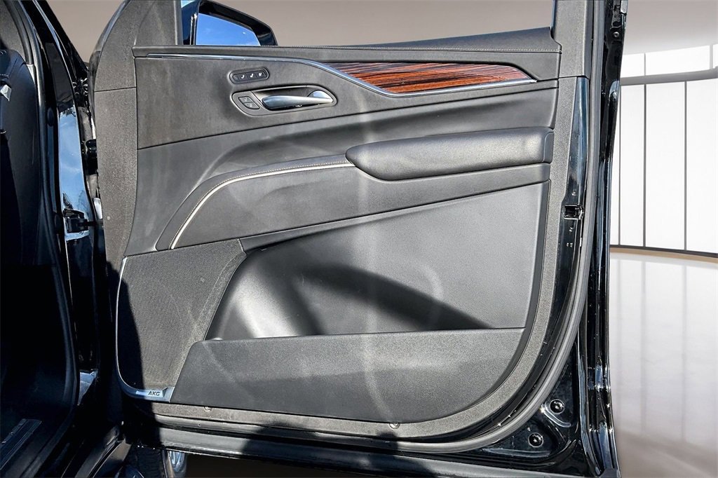 Used 2021 Cadillac Escalade Premium Luxury image 19
