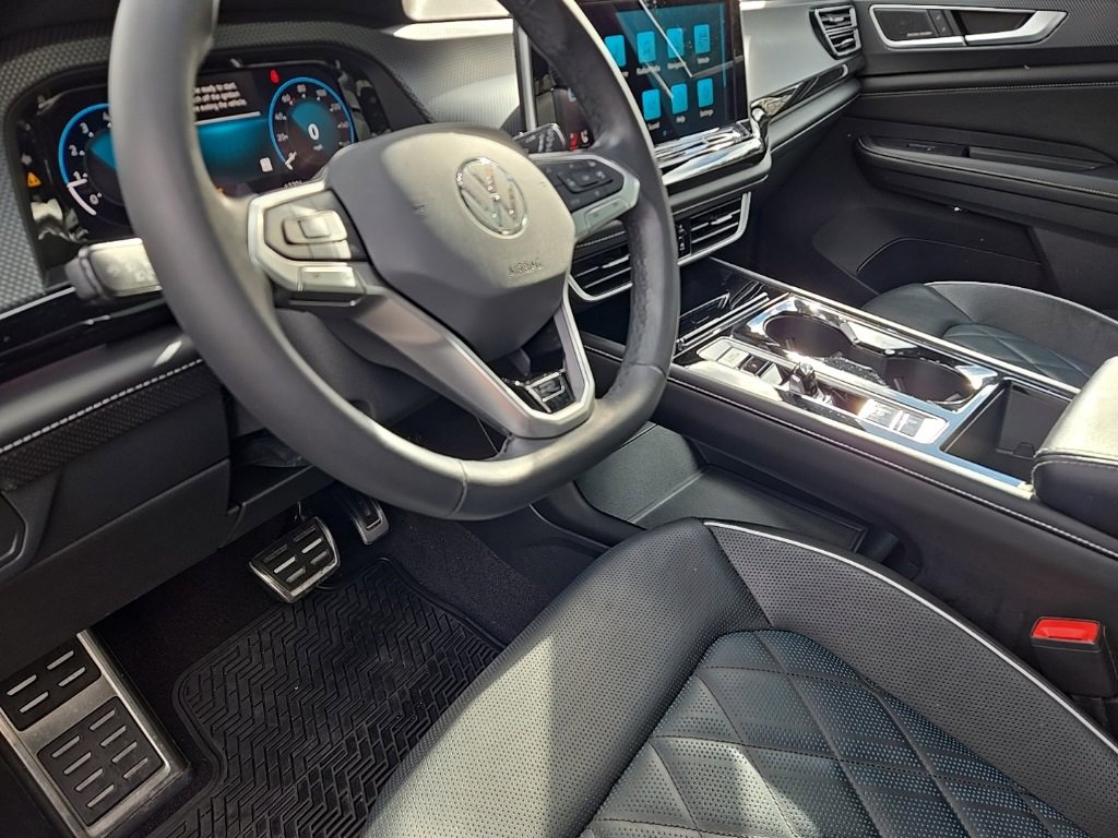 Used 2024 Volkswagen Atlas Cross Sport SEL Premium R-Line image 20