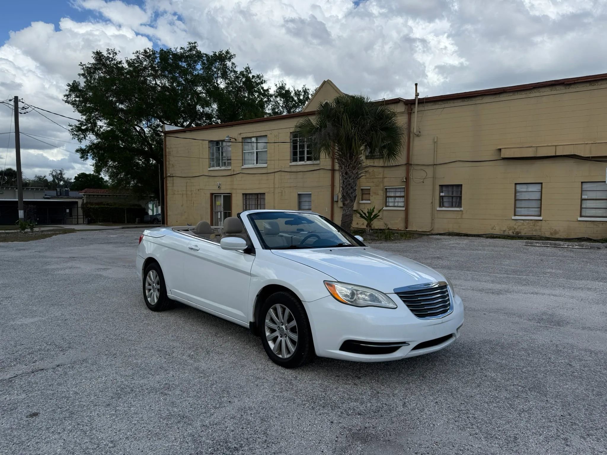Used 2014 Chrysler 200 Touring image 3