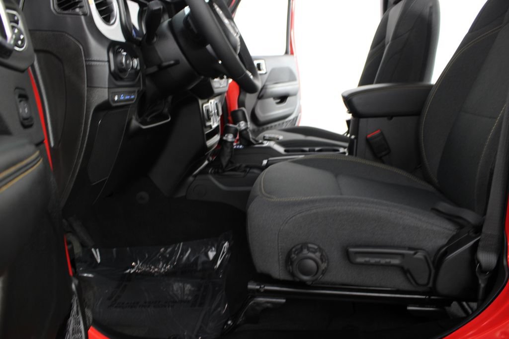 Used 2025 Jeep Wrangler Unlimited Sahara AWD/4WD image 15