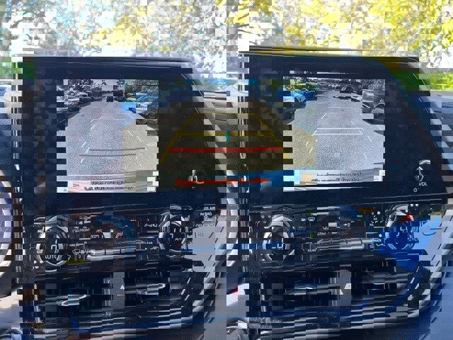 Used 2023 Toyota Highlander Limited image 10