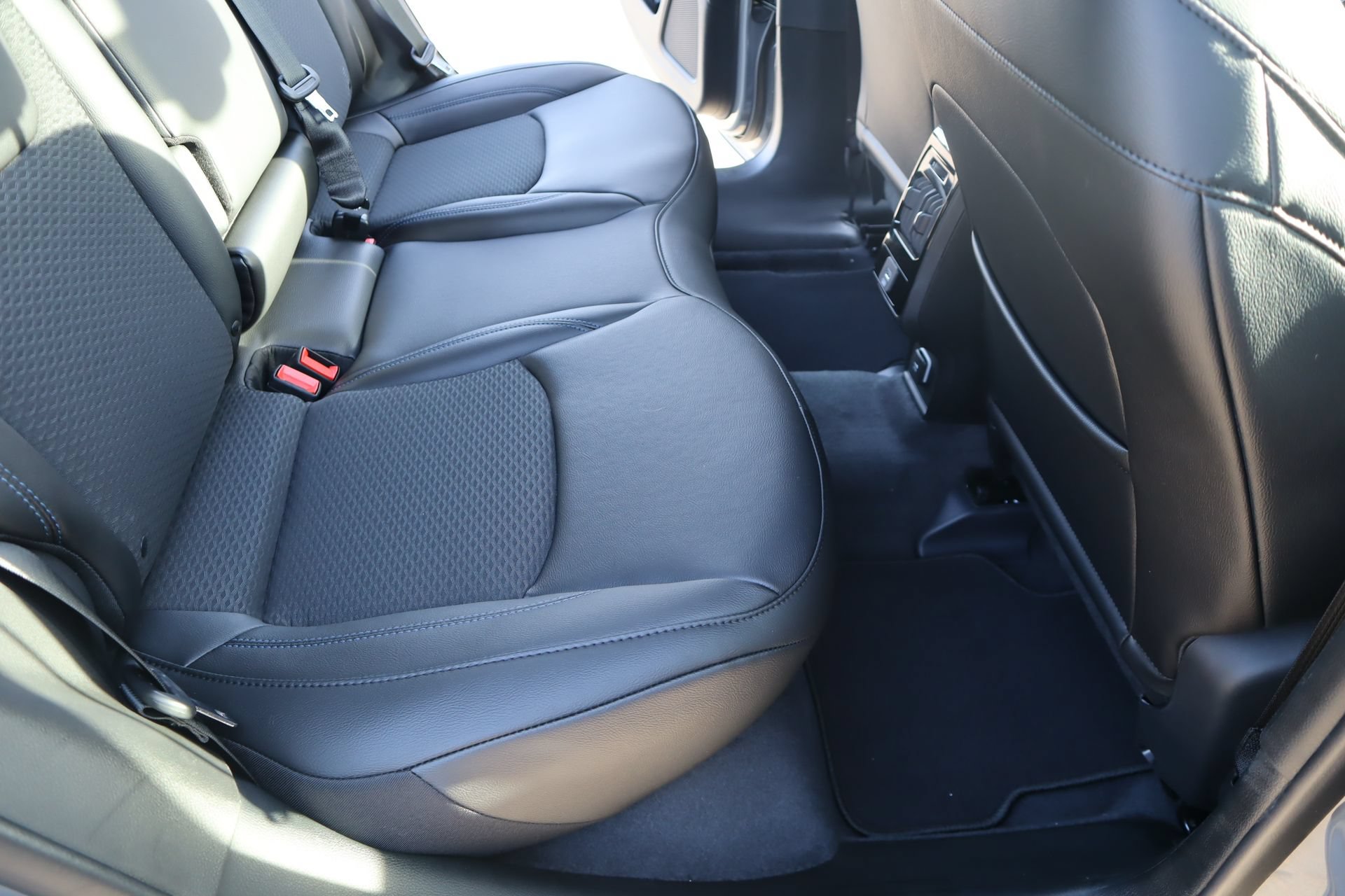 New 2026 Jeep Compass Latitude AWD/4WD image 13