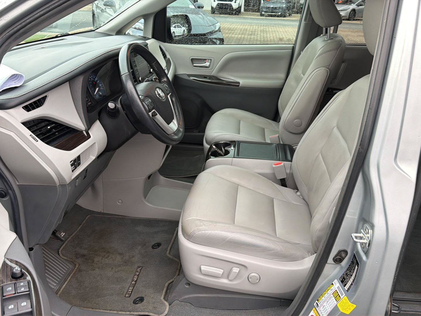 Used 2019 Toyota Sienna XLE Premium FWD image 10