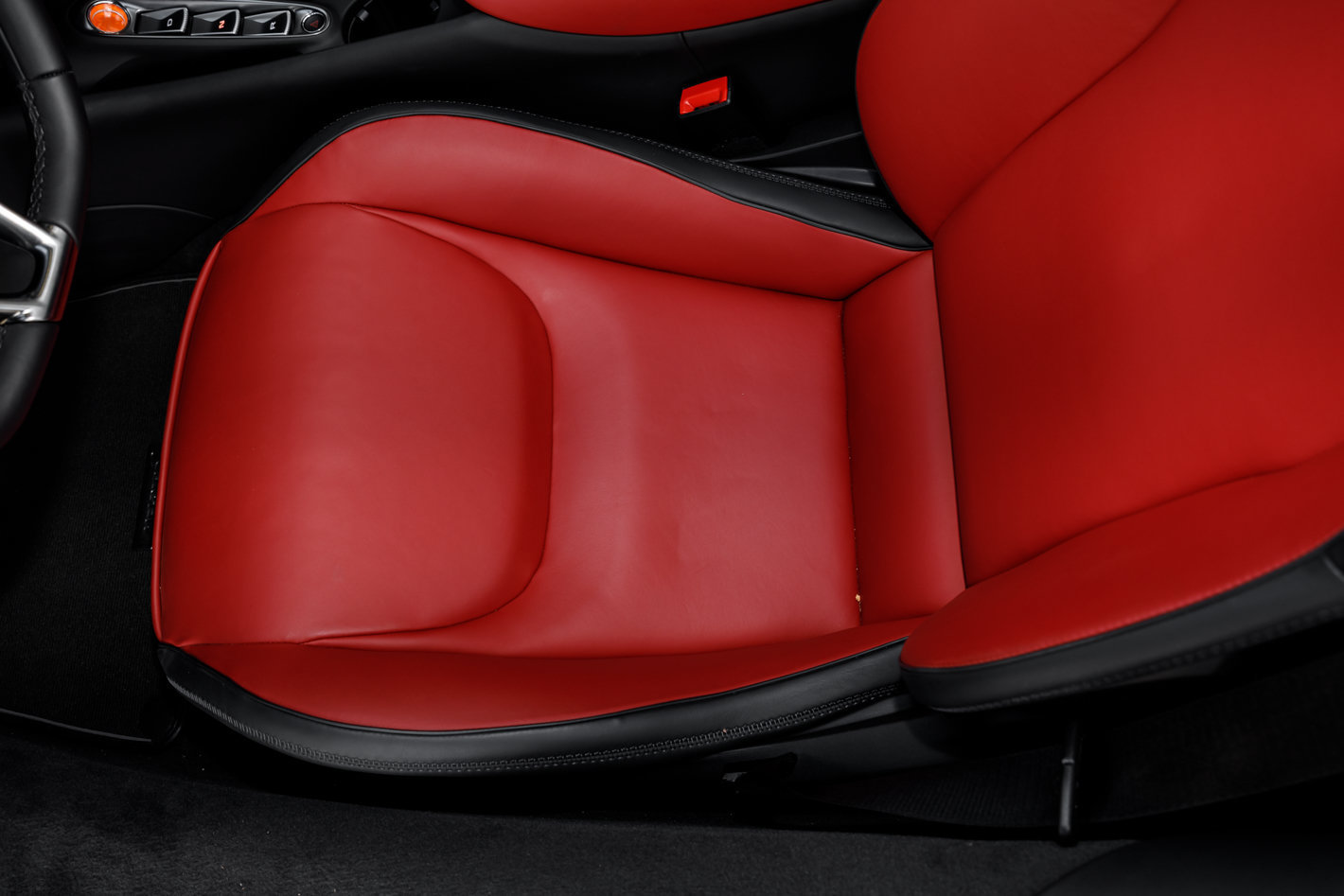 Used 2026 McLaren Artura Spider RWD image 42