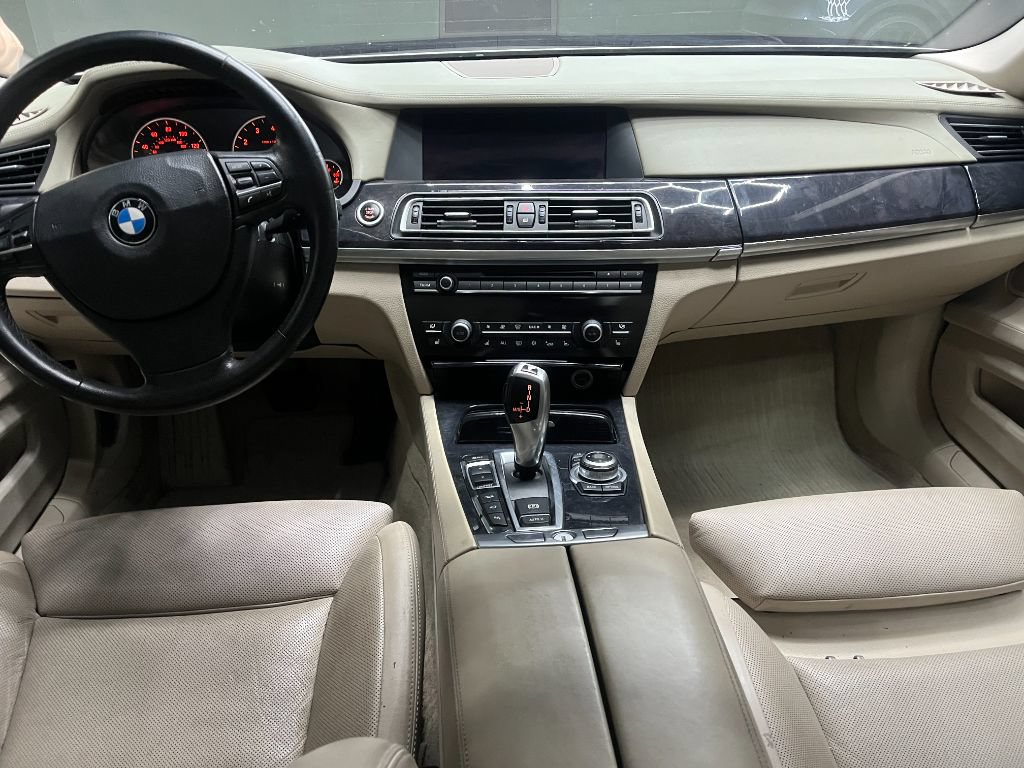 Used 2010 BMW 750Li xDrive AWD/4WD image 6